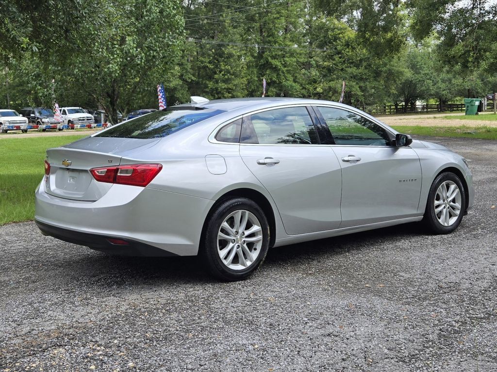 2018 Chevrolet Malibu Image 2