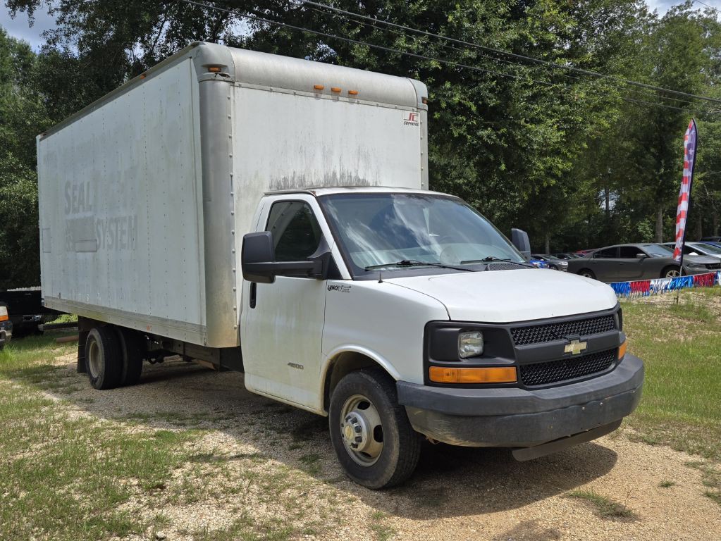 2014 Chevrolet Express Image 3