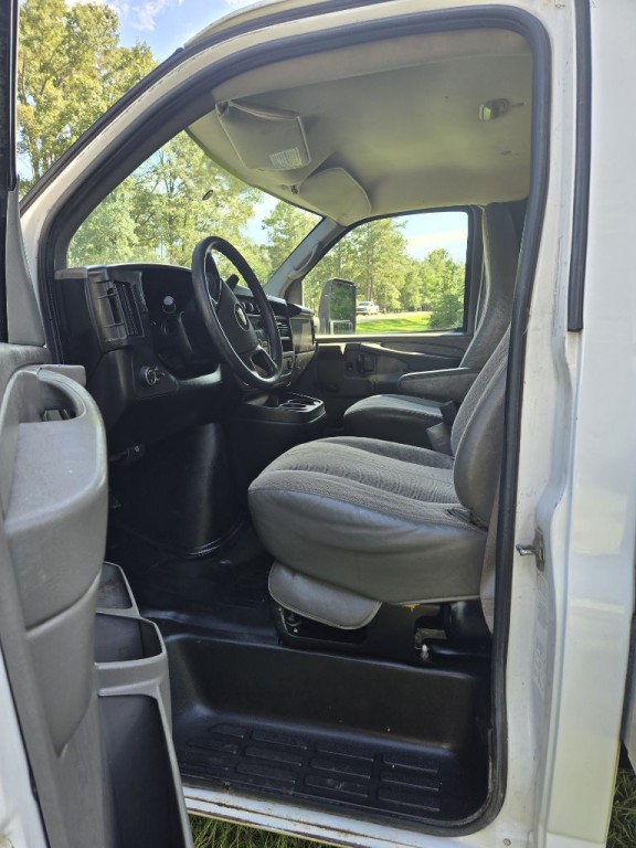 2014 Chevrolet Express Image 12
