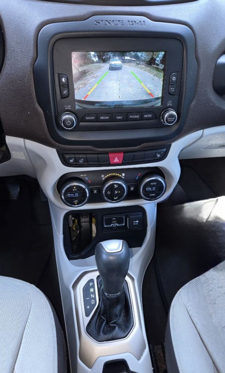 2015 Jeep Renegade Image 12
