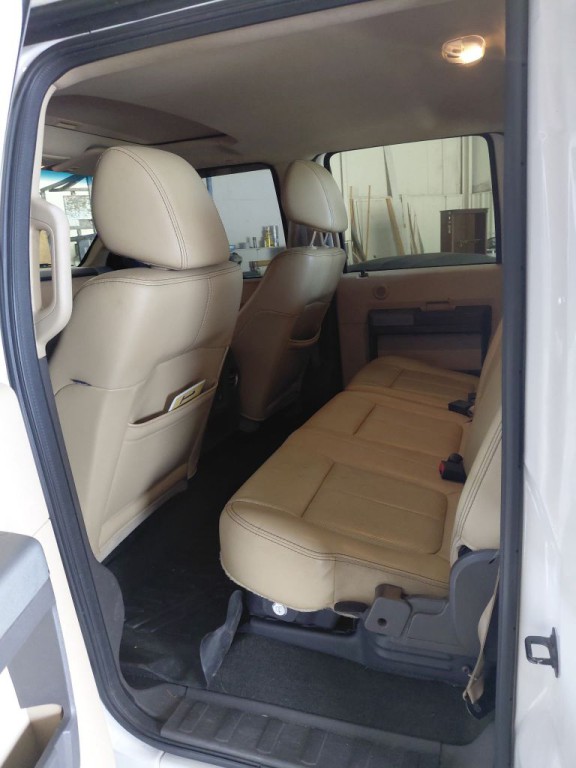 2011 Ford F-250 Image 2