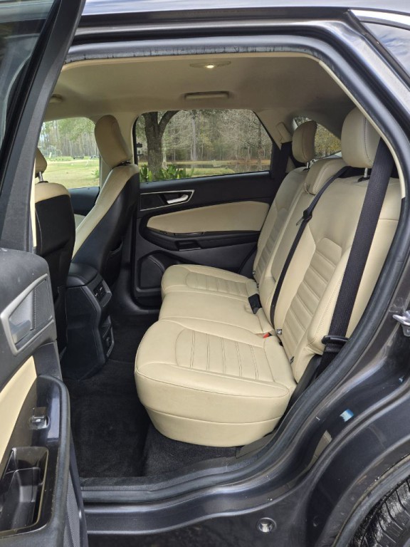 2020 Ford Edge Image 10