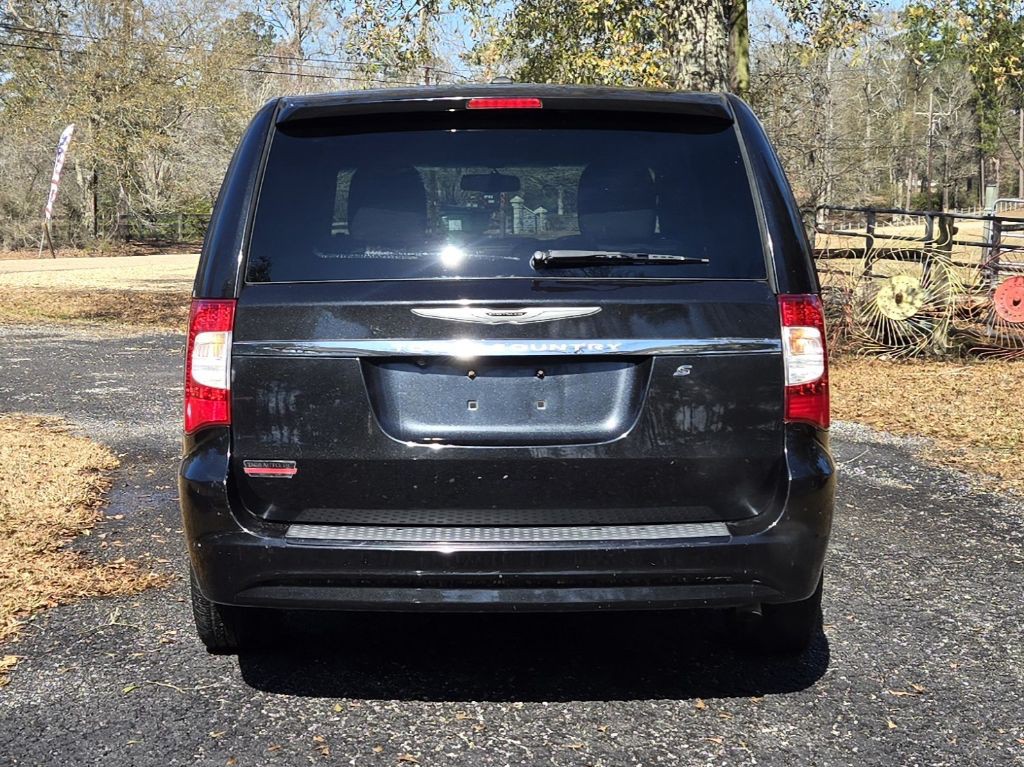 2016 Chrysler Town & Country Image 4