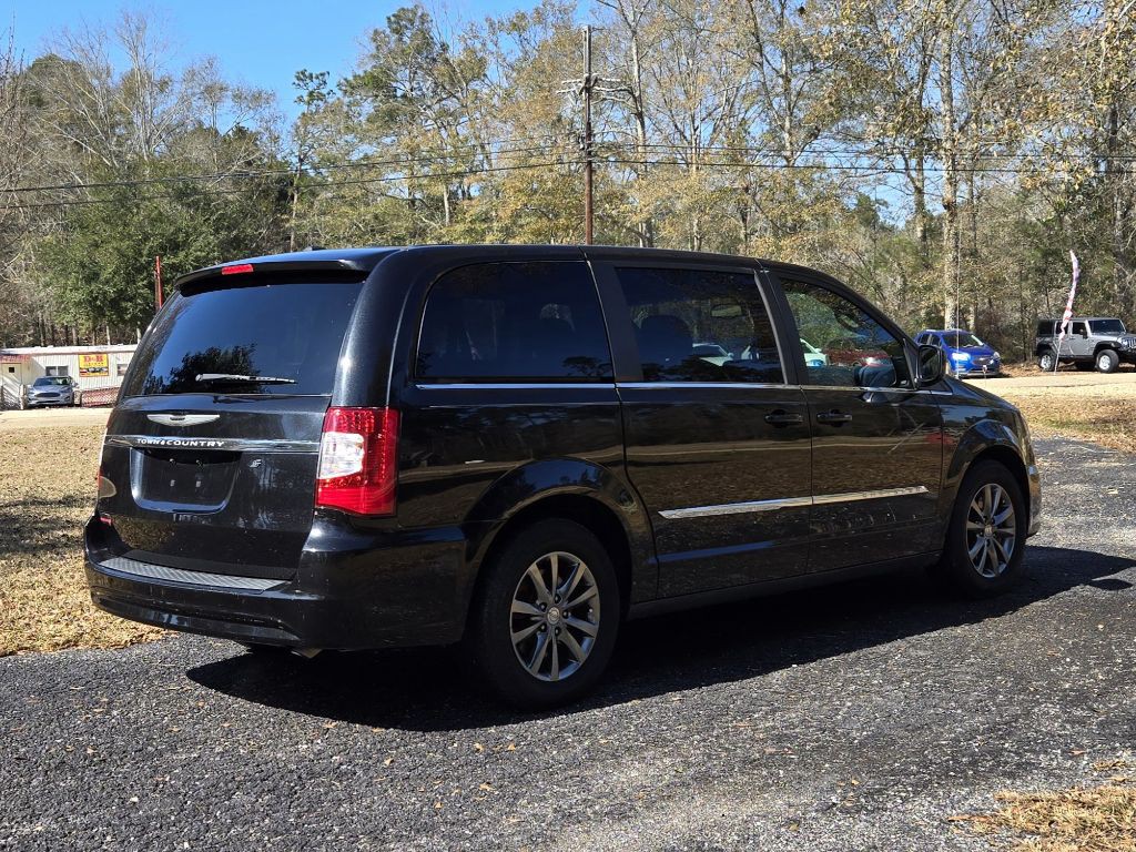 2016 Chrysler Town & Country Image 5