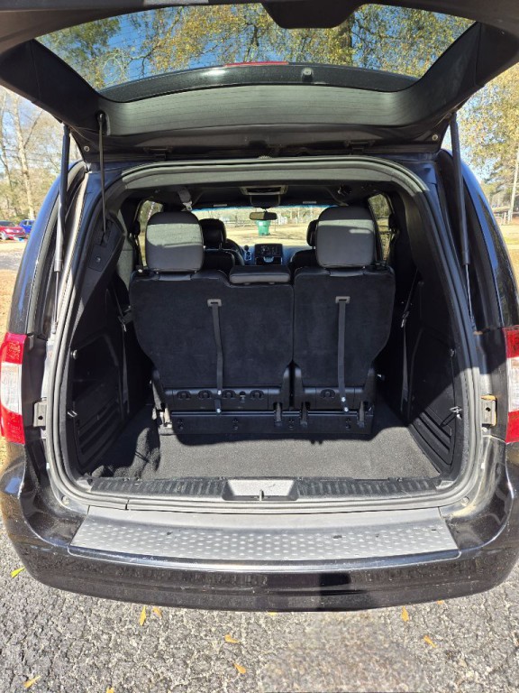 2016 Chrysler Town & Country Image 8