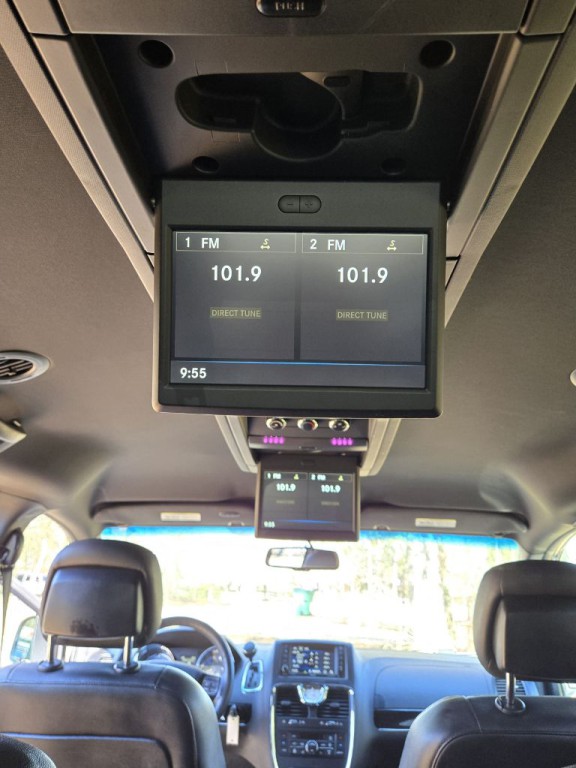 2016 Chrysler Town & Country Image 12