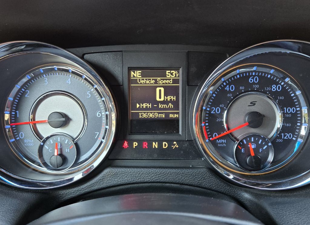 2016 Chrysler Town & Country Image 13