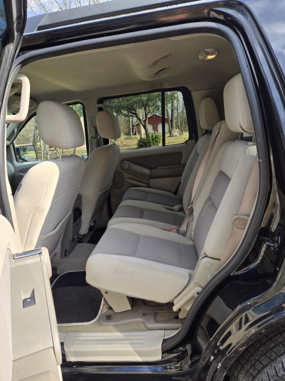 2007 Ford Explorer Image 8
