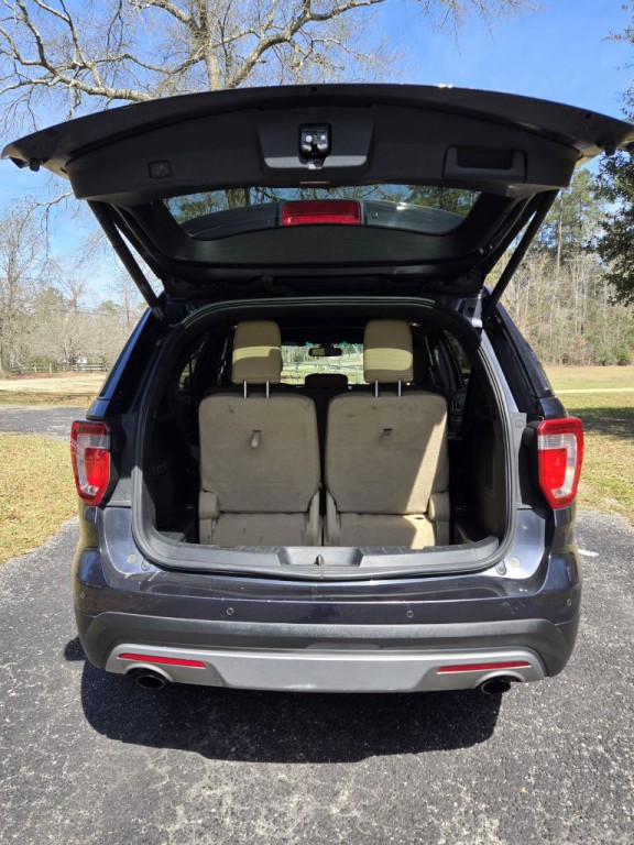 2017 Ford Explorer Image 9
