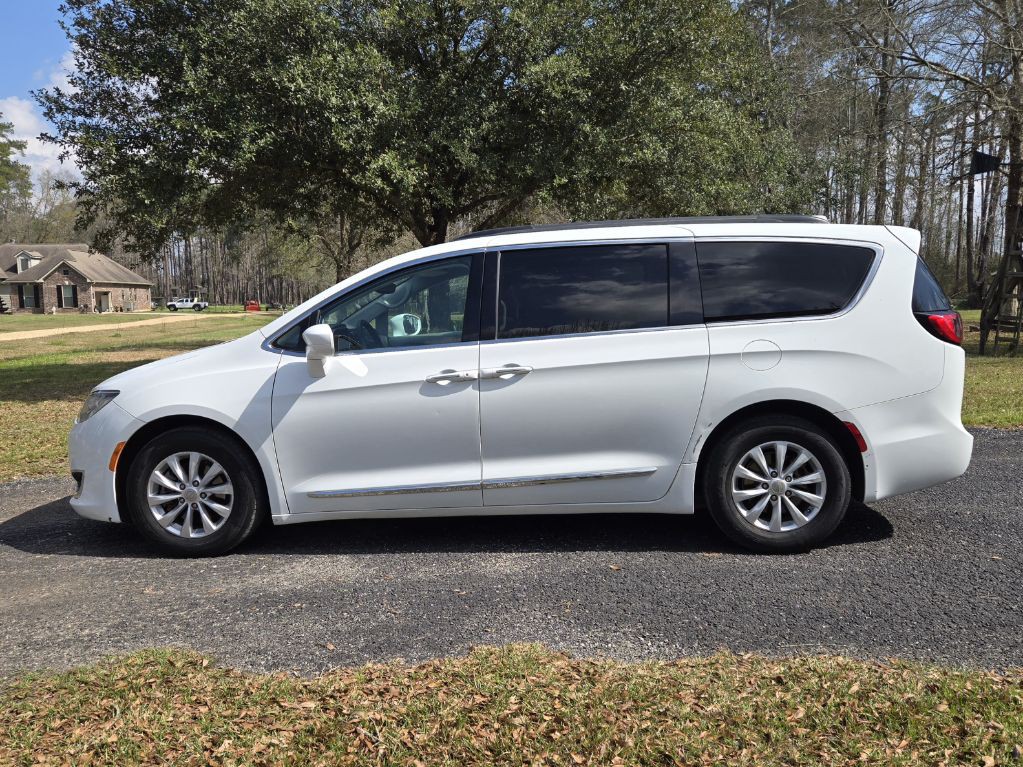 2017 Chrysler Pacifica Image 8