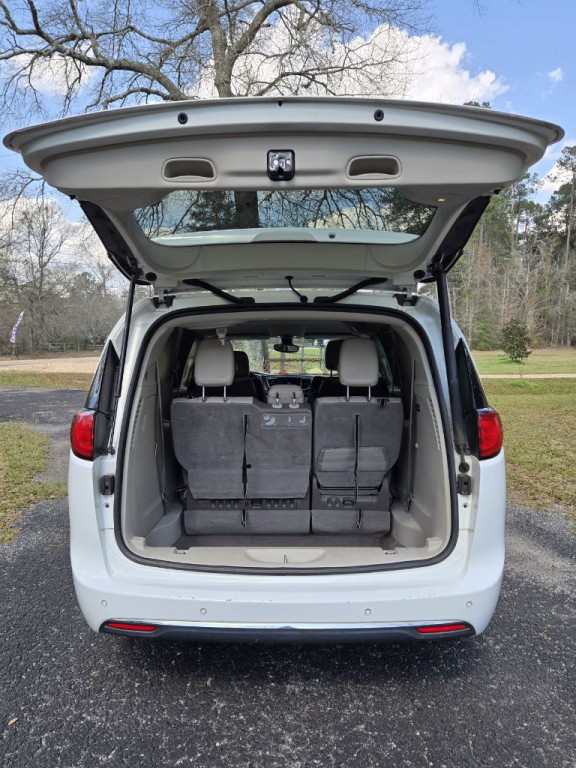 2017 Chrysler Pacifica Image 9