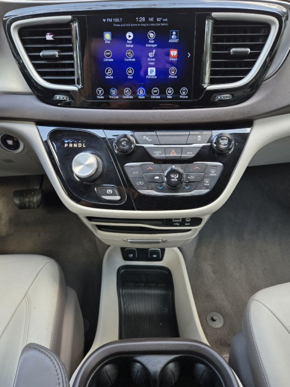 2017 Chrysler Pacifica Image 13