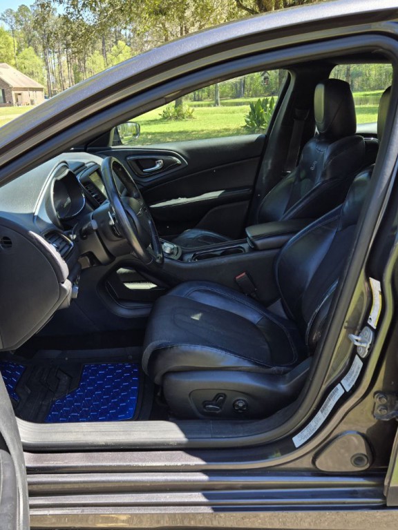 2015 Chrysler 200 Image 11