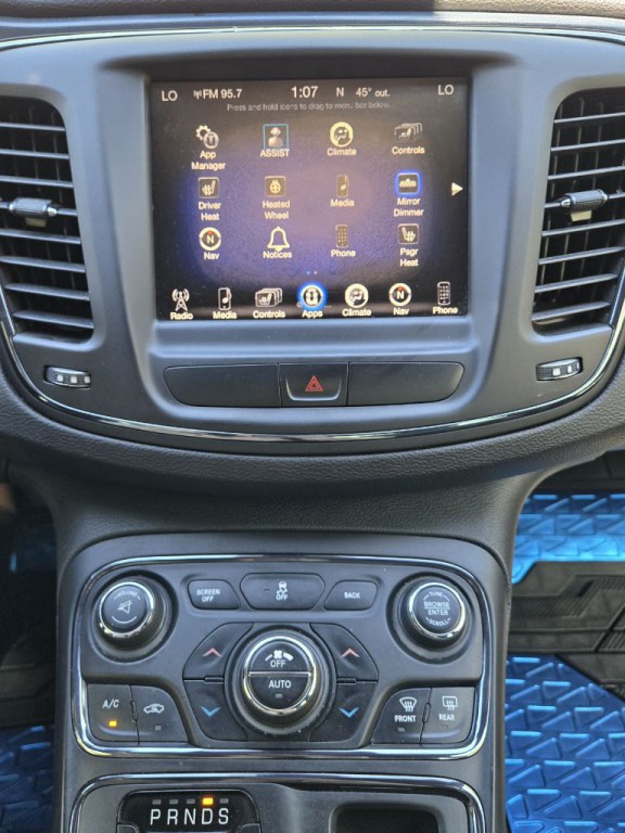 2015 Chrysler 200 Image 13