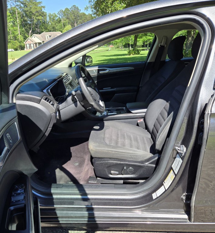 2017 Ford Fusion Image 11
