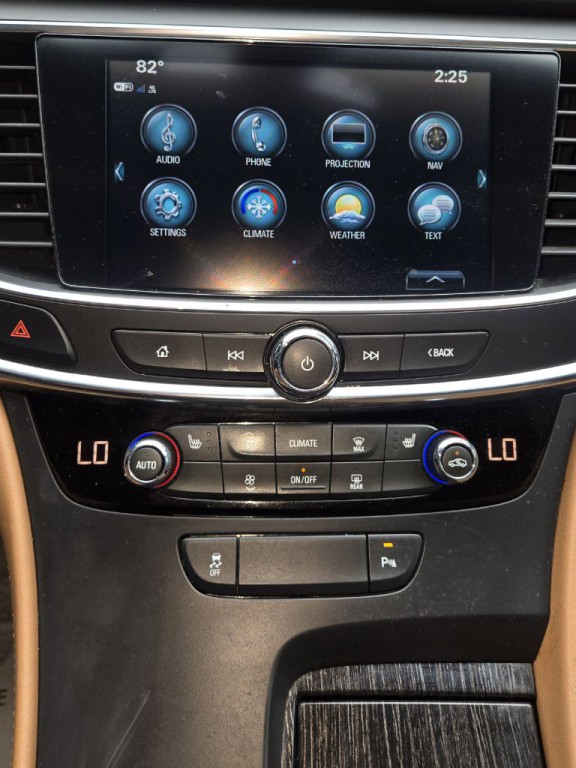 2017 Buick Lacrosse Image 24