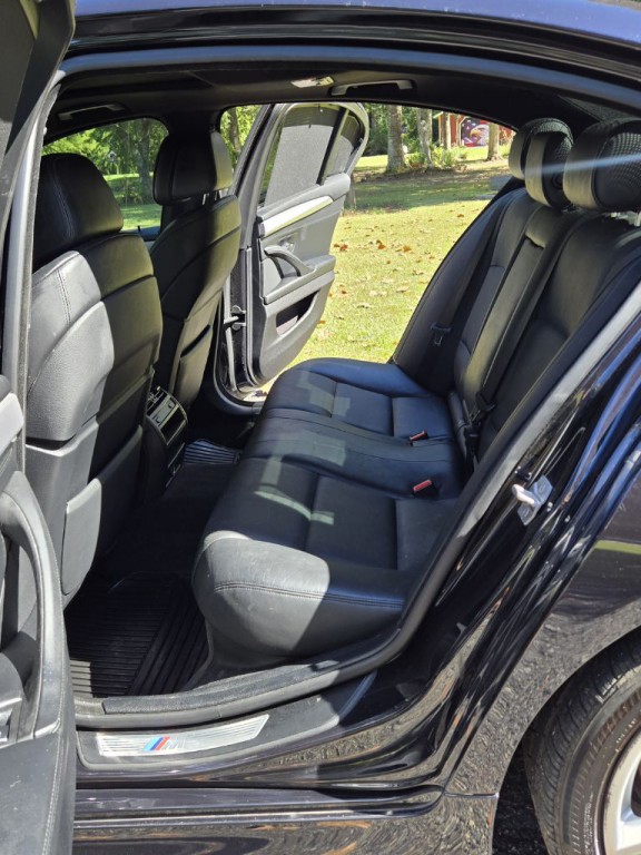 2013 BMW 5 Series Image 11