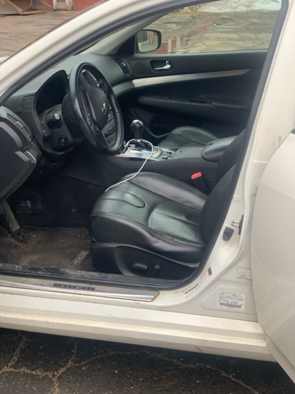 2012 INFINITI G37 Image 2