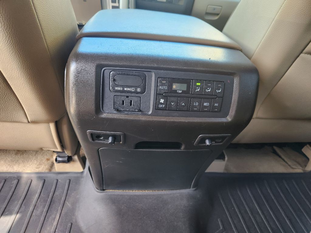 2008 Toyota Sequoia Image 11
