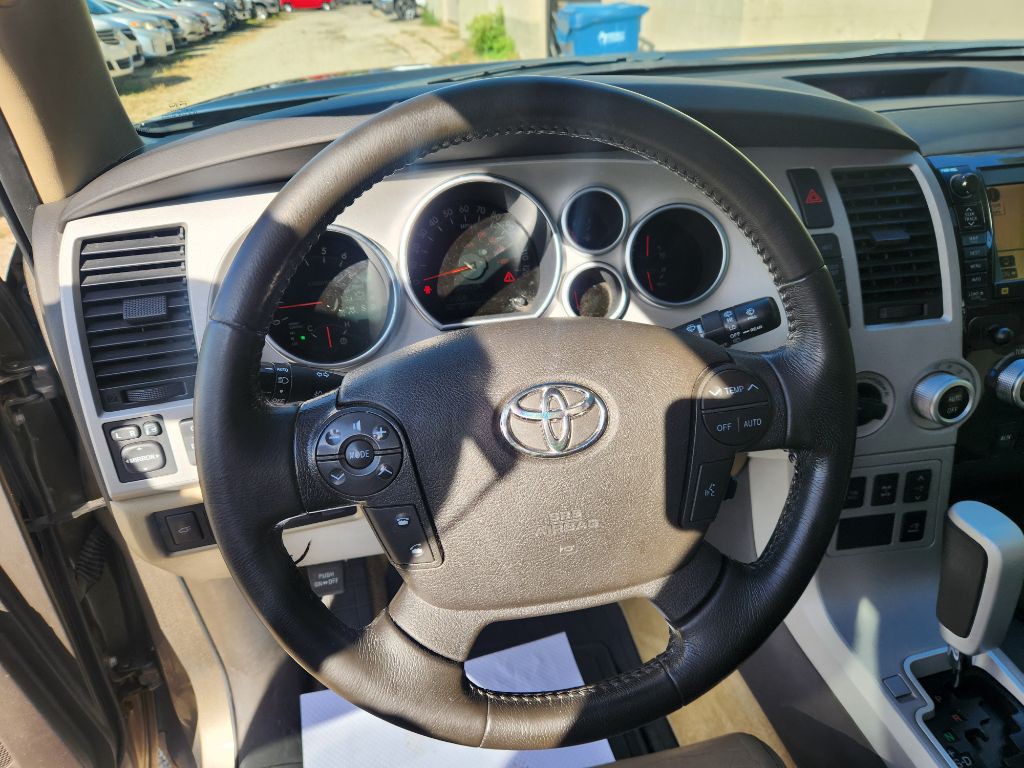 2008 Toyota Sequoia Image 16