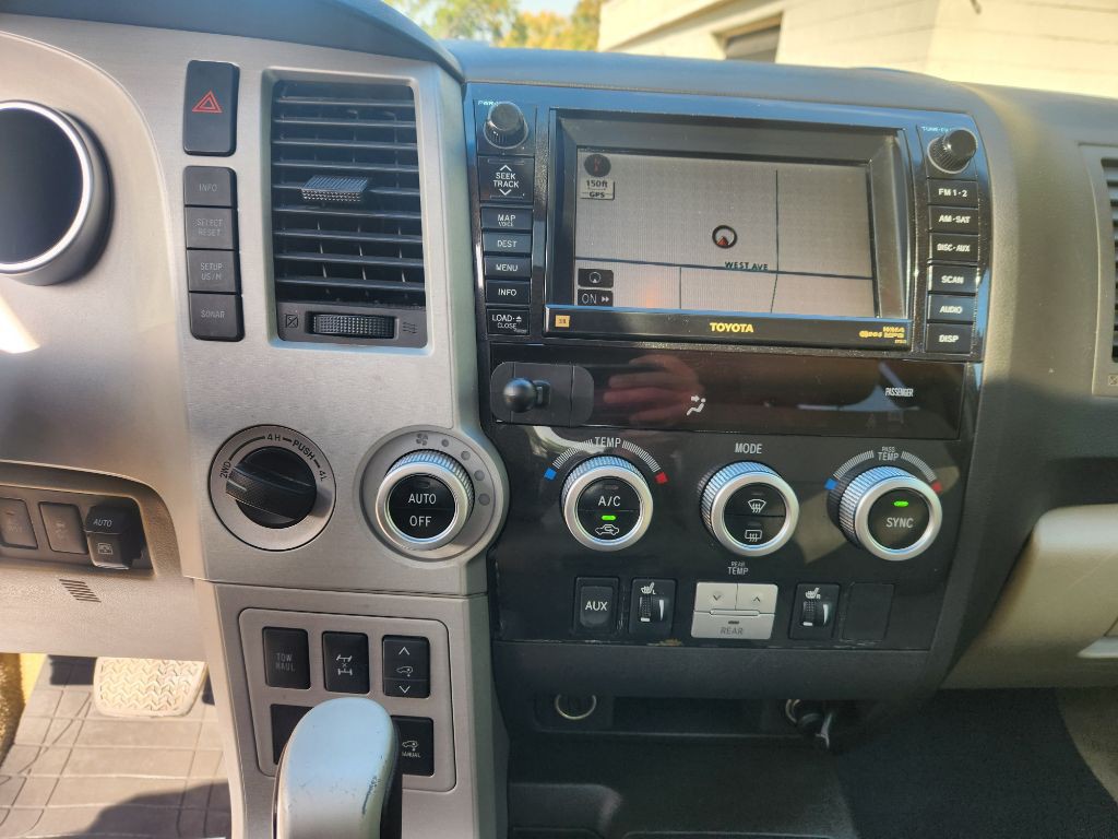 2008 Toyota Sequoia Image 25