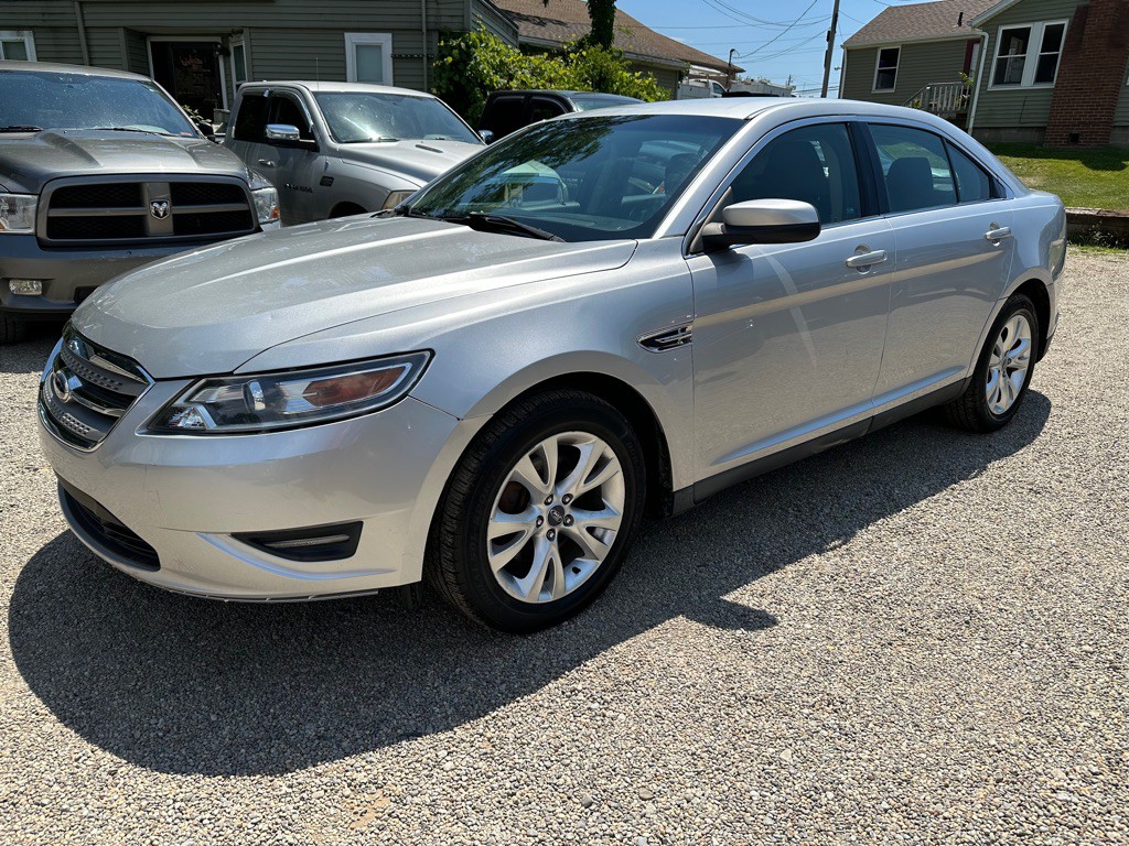 2010 Ford Taurus Image 1