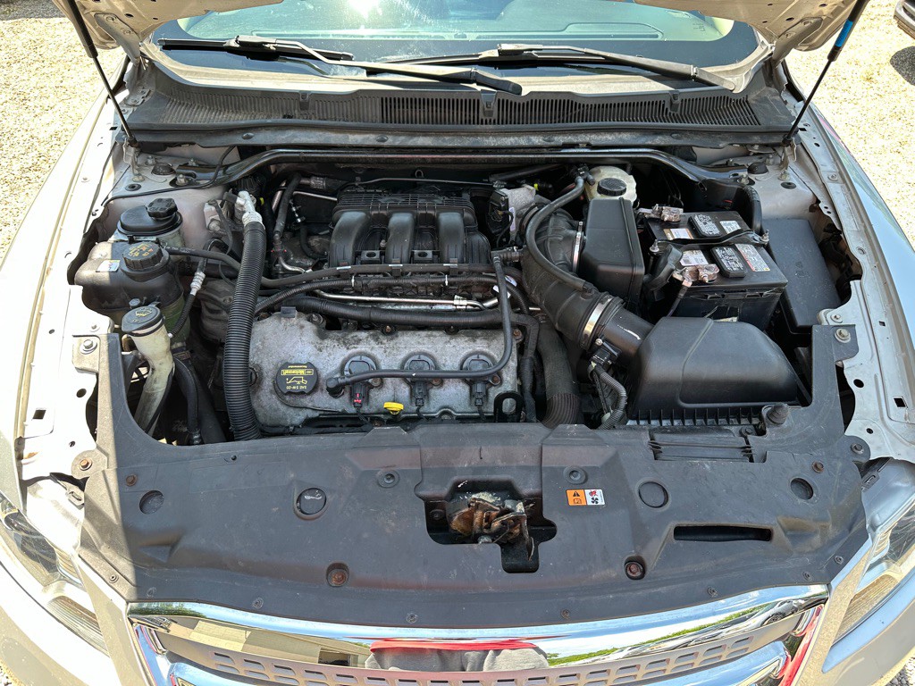 2010 Ford Taurus Image 3