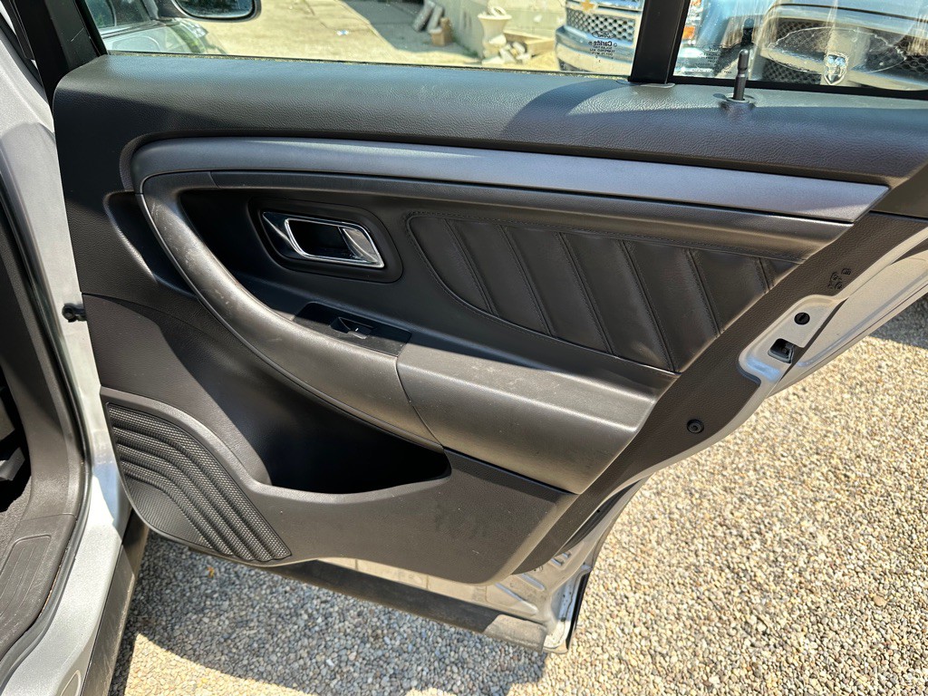 2010 Ford Taurus Image 7