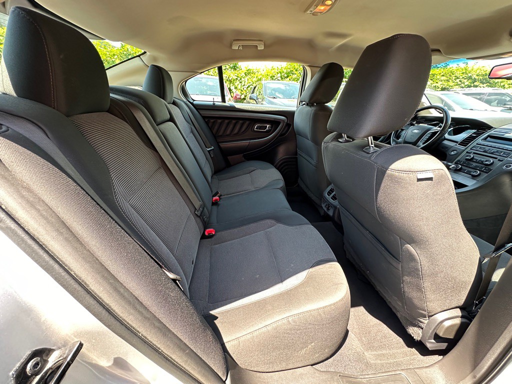 2010 Ford Taurus Image 8