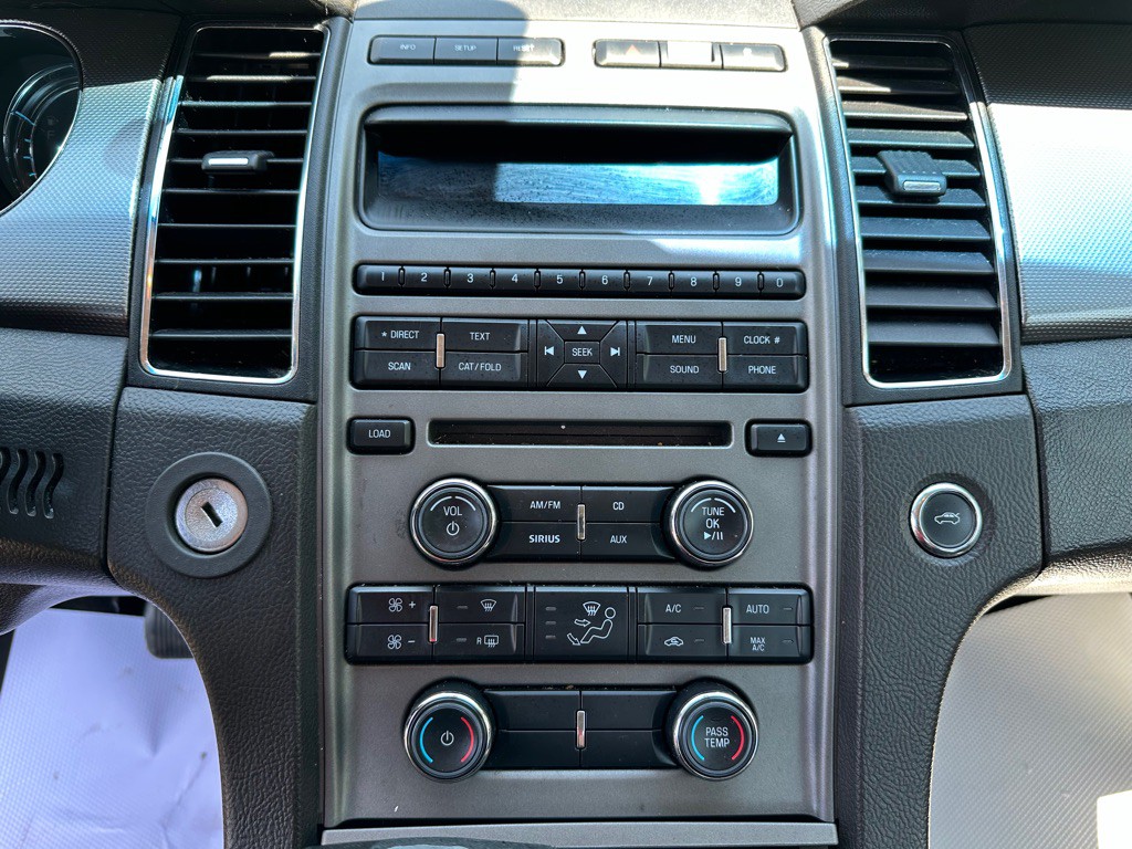 2010 Ford Taurus Image 12