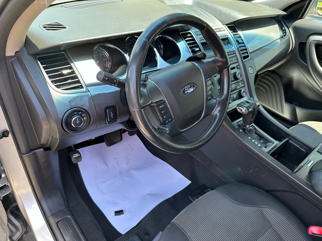 2010 Ford Taurus Image 14
