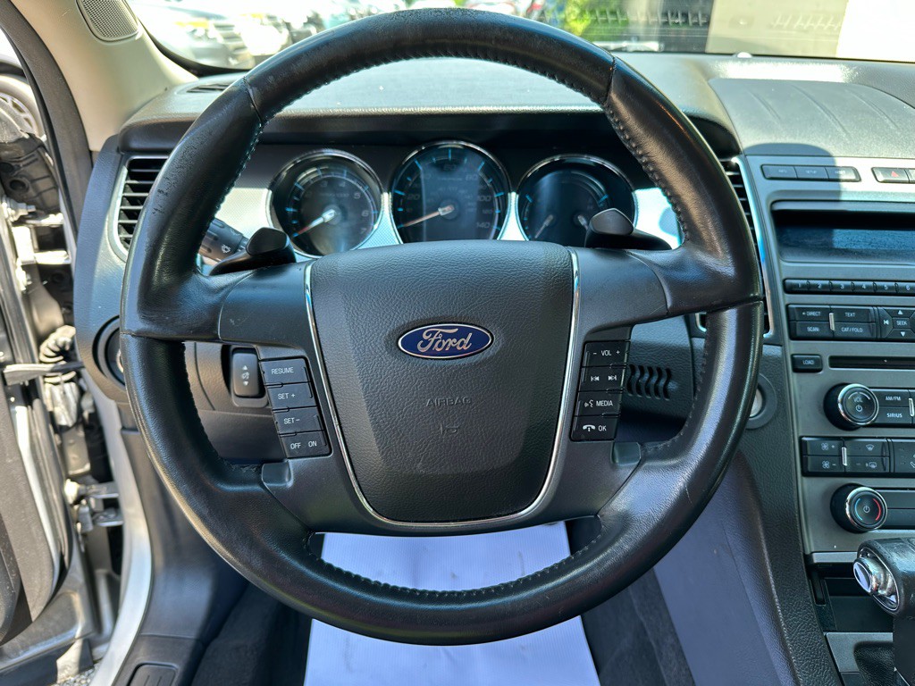 2010 Ford Taurus Image 15