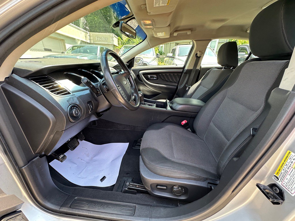 2010 Ford Taurus Image 17