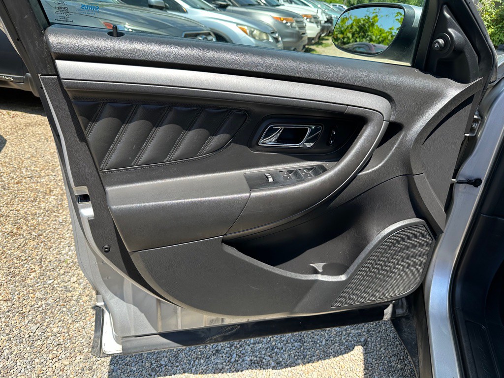 2010 Ford Taurus Image 18