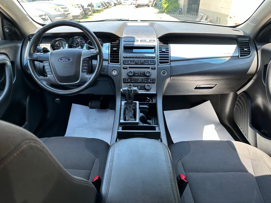 2010 Ford Taurus Image 19