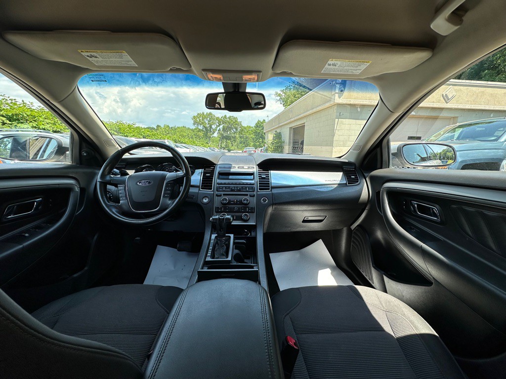 2010 Ford Taurus Image 20