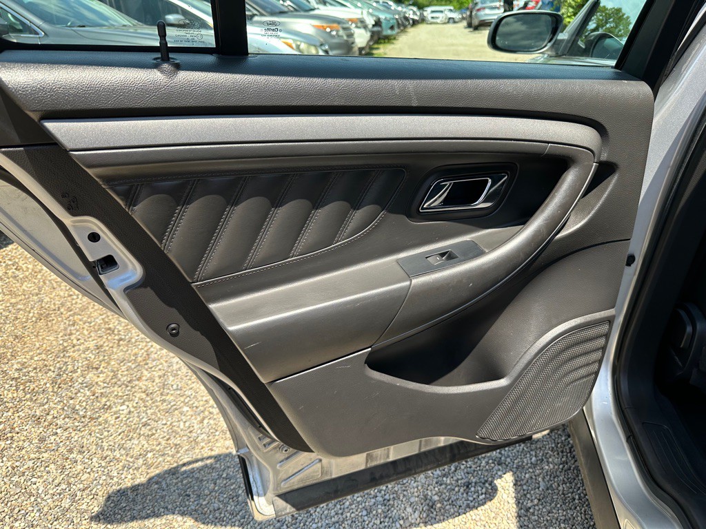 2010 Ford Taurus Image 21