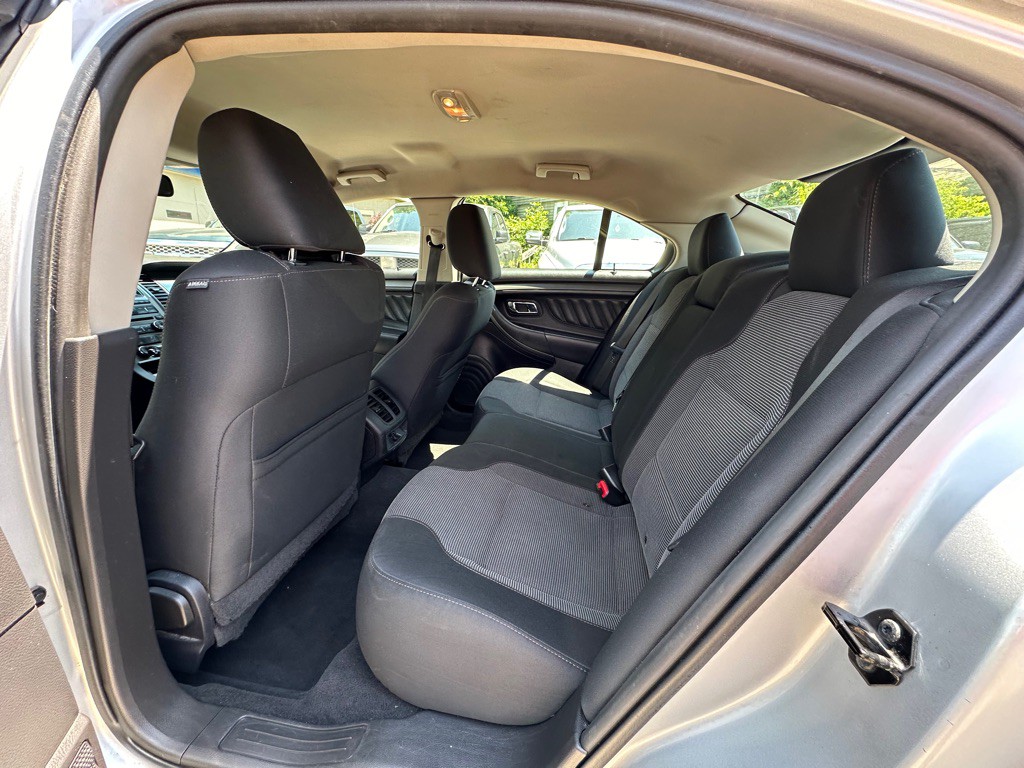 2010 Ford Taurus Image 22
