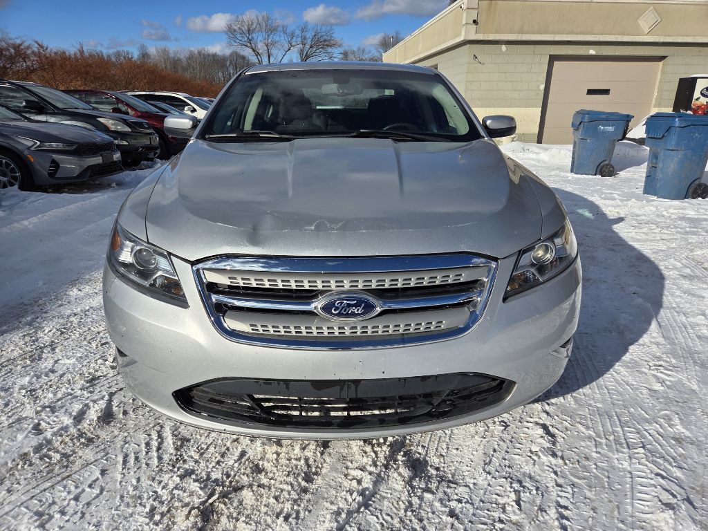2010 Ford Taurus Image 2