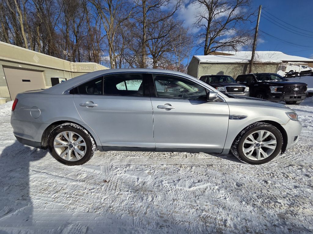 2010 Ford Taurus Image 4