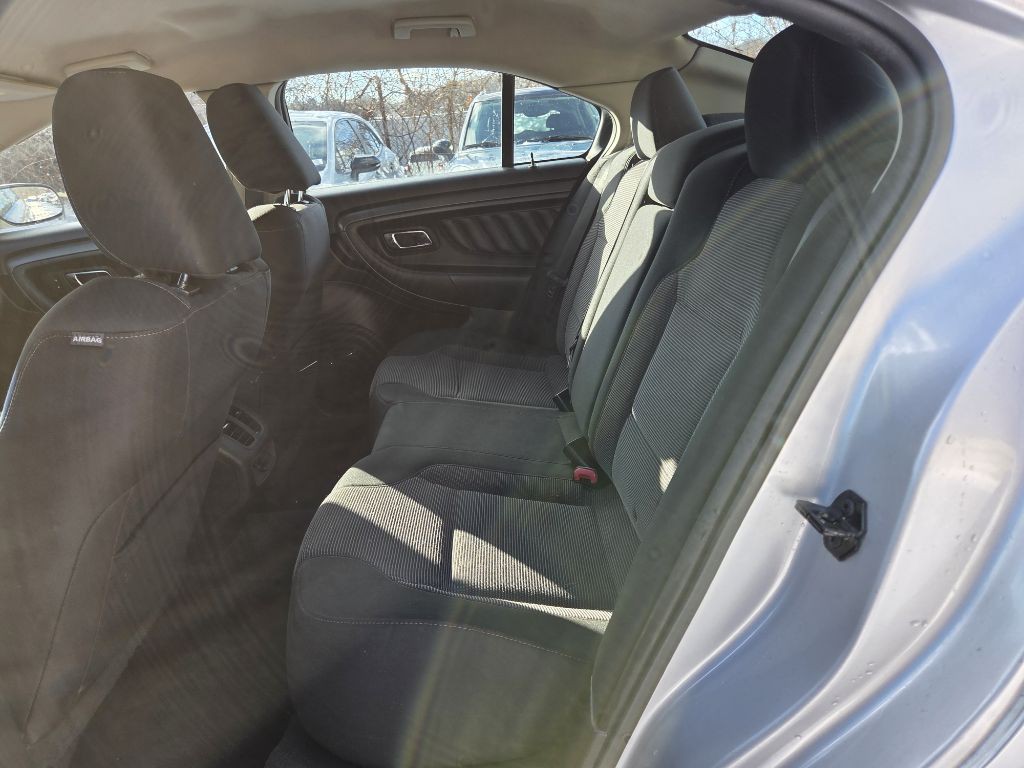 2010 Ford Taurus Image 9