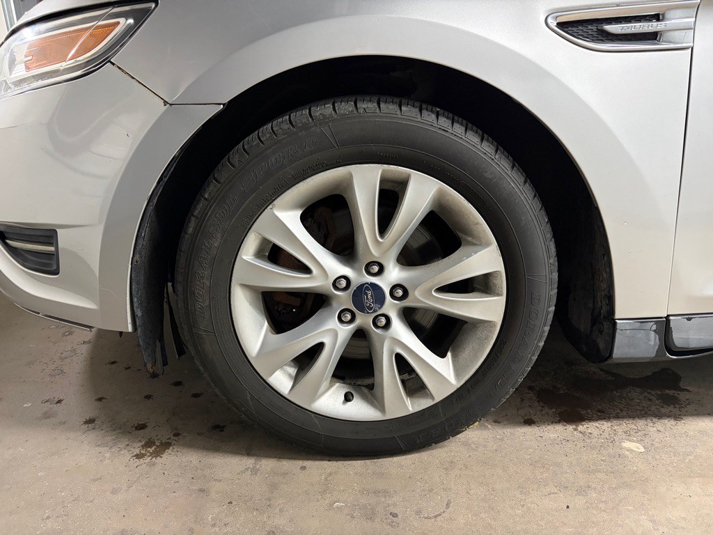 2010 Ford Taurus Image 3