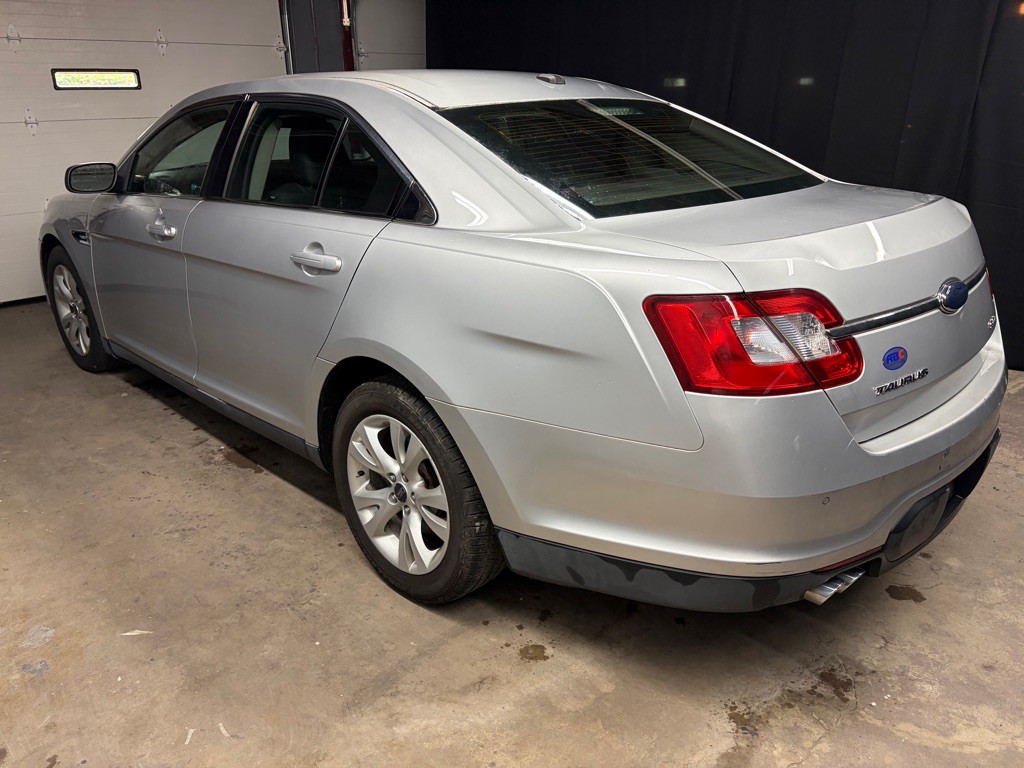 2010 Ford Taurus Image 7