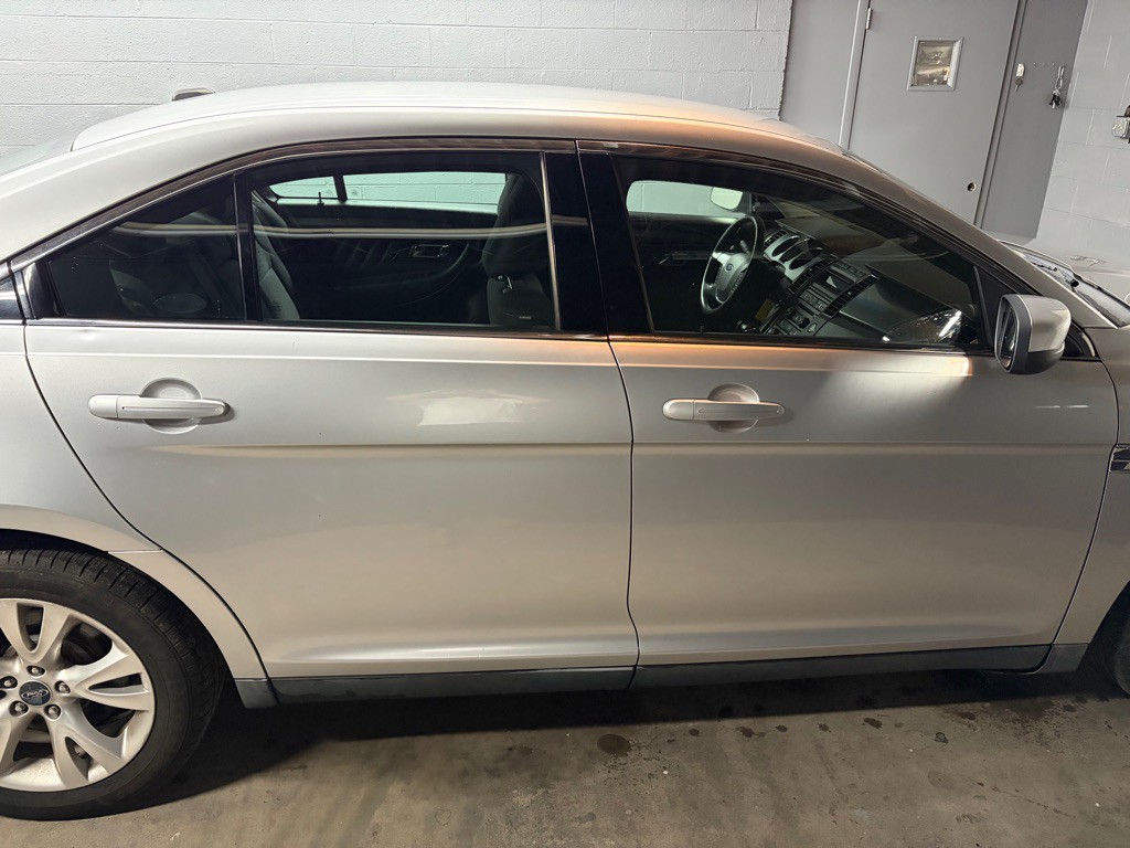2010 Ford Taurus Image 10