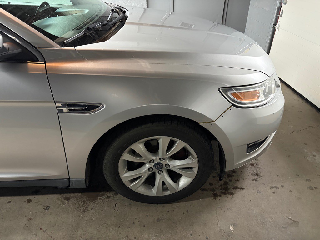 2010 Ford Taurus Image 11
