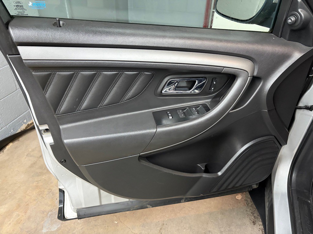 2010 Ford Taurus Image 12