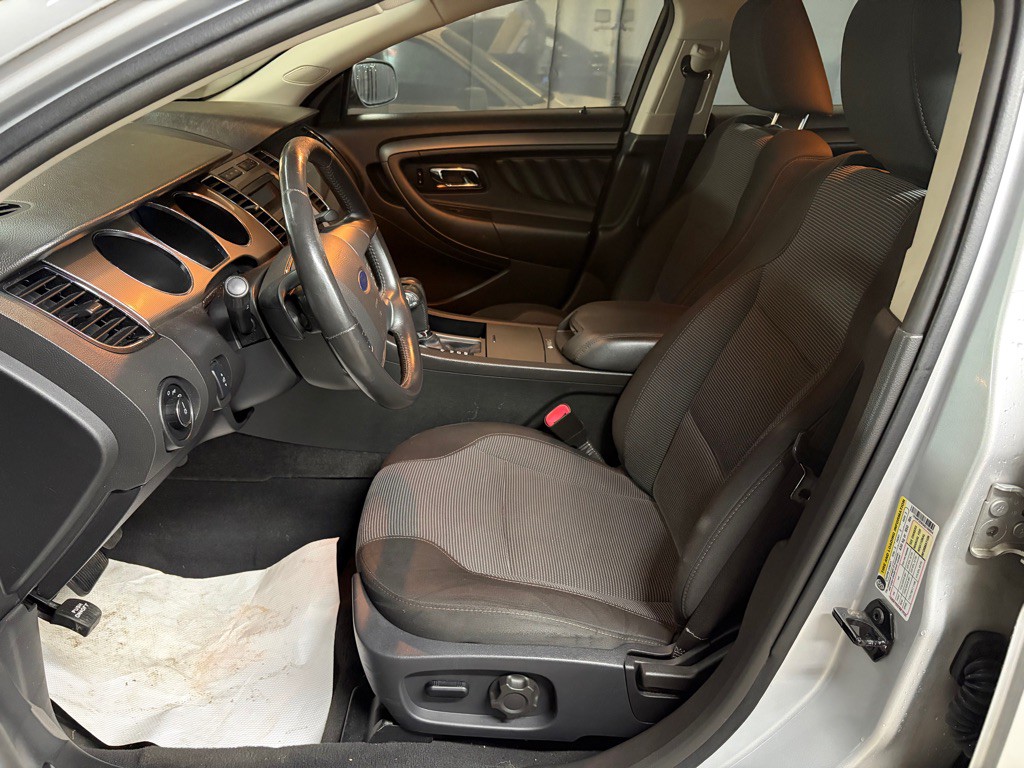 2010 Ford Taurus Image 13