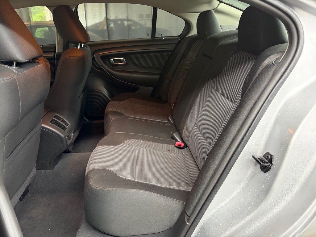 2010 Ford Taurus Image 15