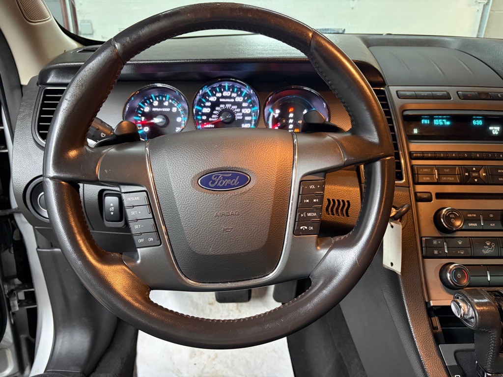 2010 Ford Taurus Image 16