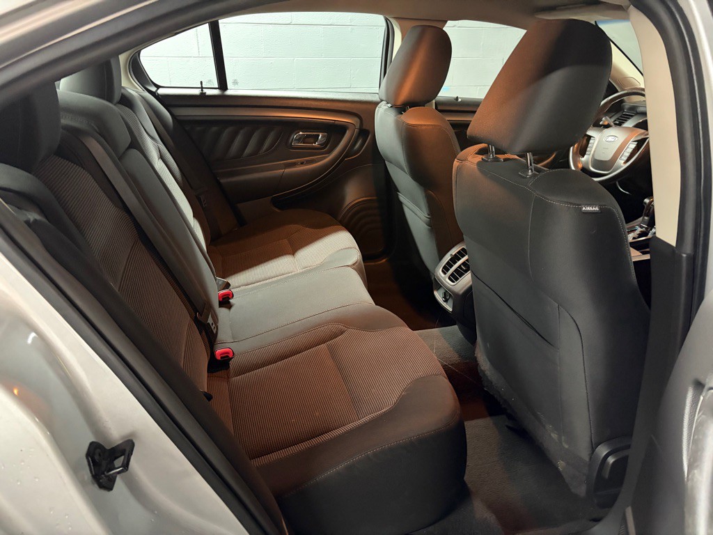 2010 Ford Taurus Image 20